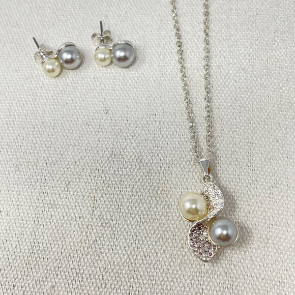 Avon Opposites Attract‎ Set Necklace Earrings Imitation Pearl Silver-Tone - Picture 1 of 6
